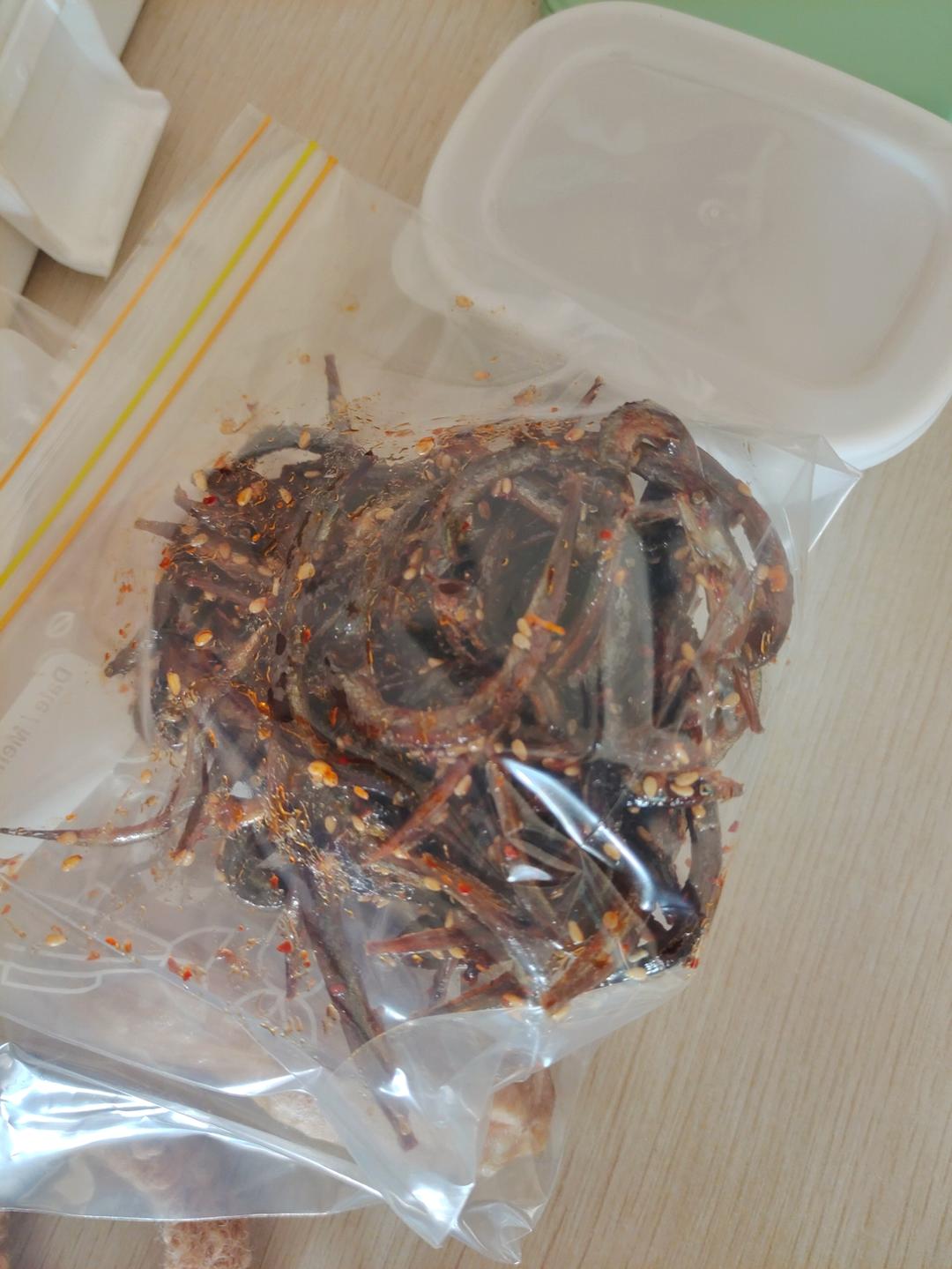 小卖部老板看到要追杀的芝麻蜜汁小鱼干零食（不辣版）