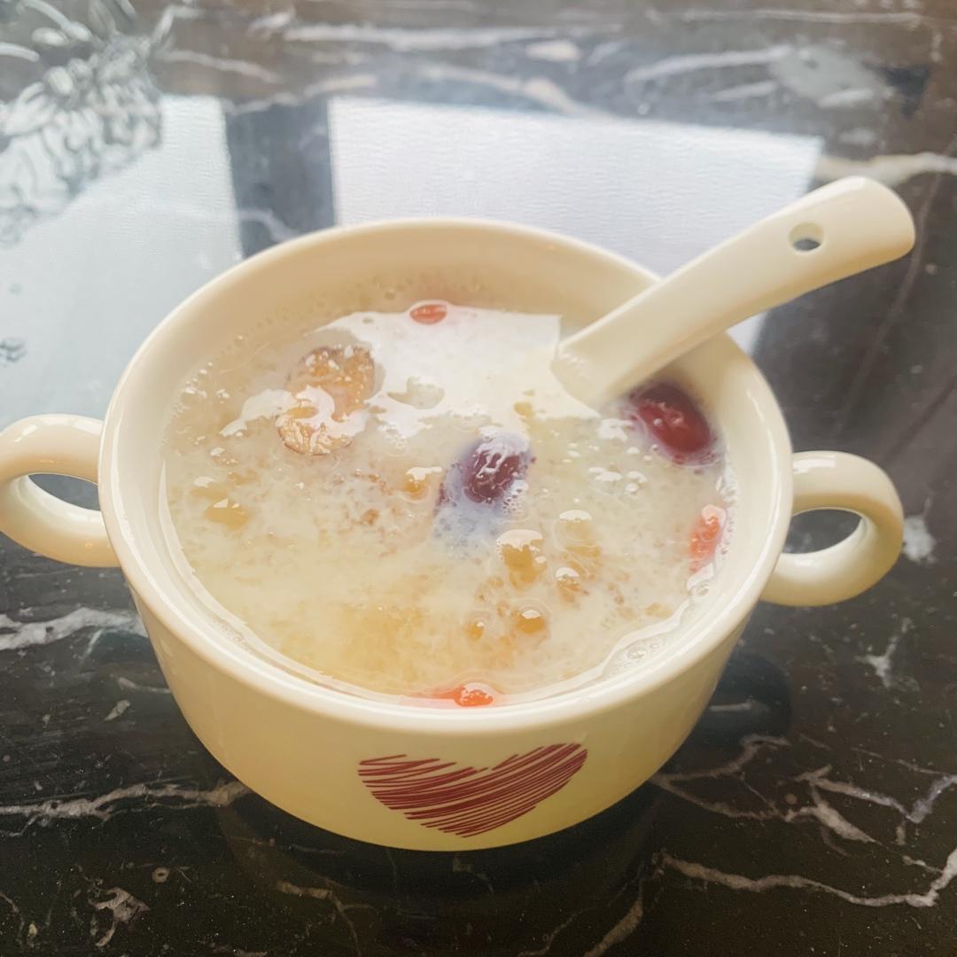 桃胶皂角米雪燕美颜羹