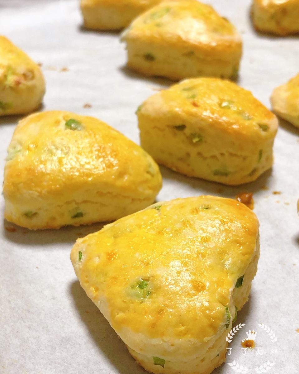 【视频】3分钟 奶油司康Scone(可能是世界上最快手的司康) 消耗淡奶油～