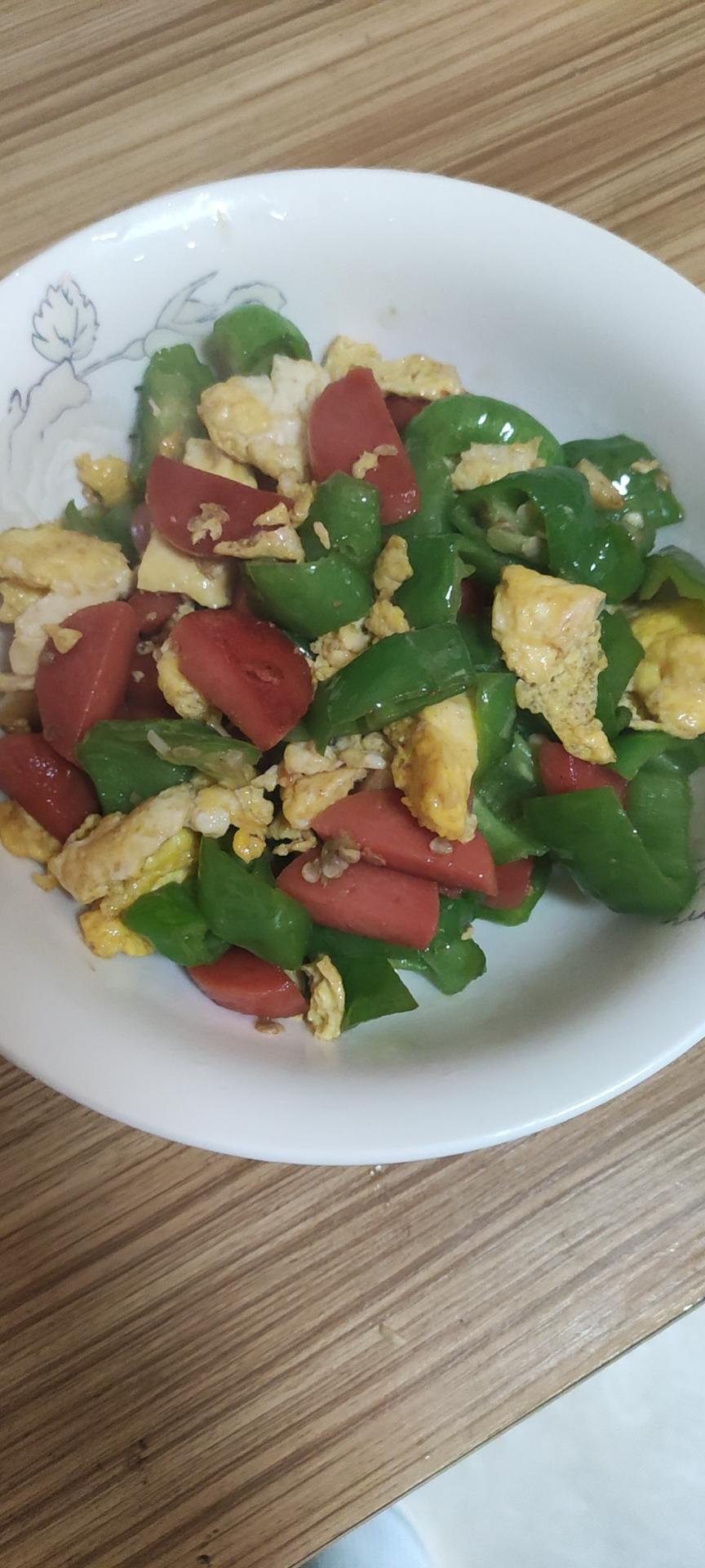 超下饭的青椒火腿炒蛋