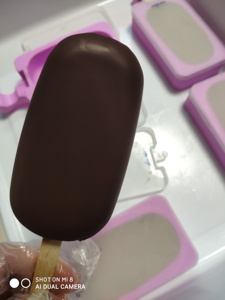 脆皮梦龙巧克力冰淇淋