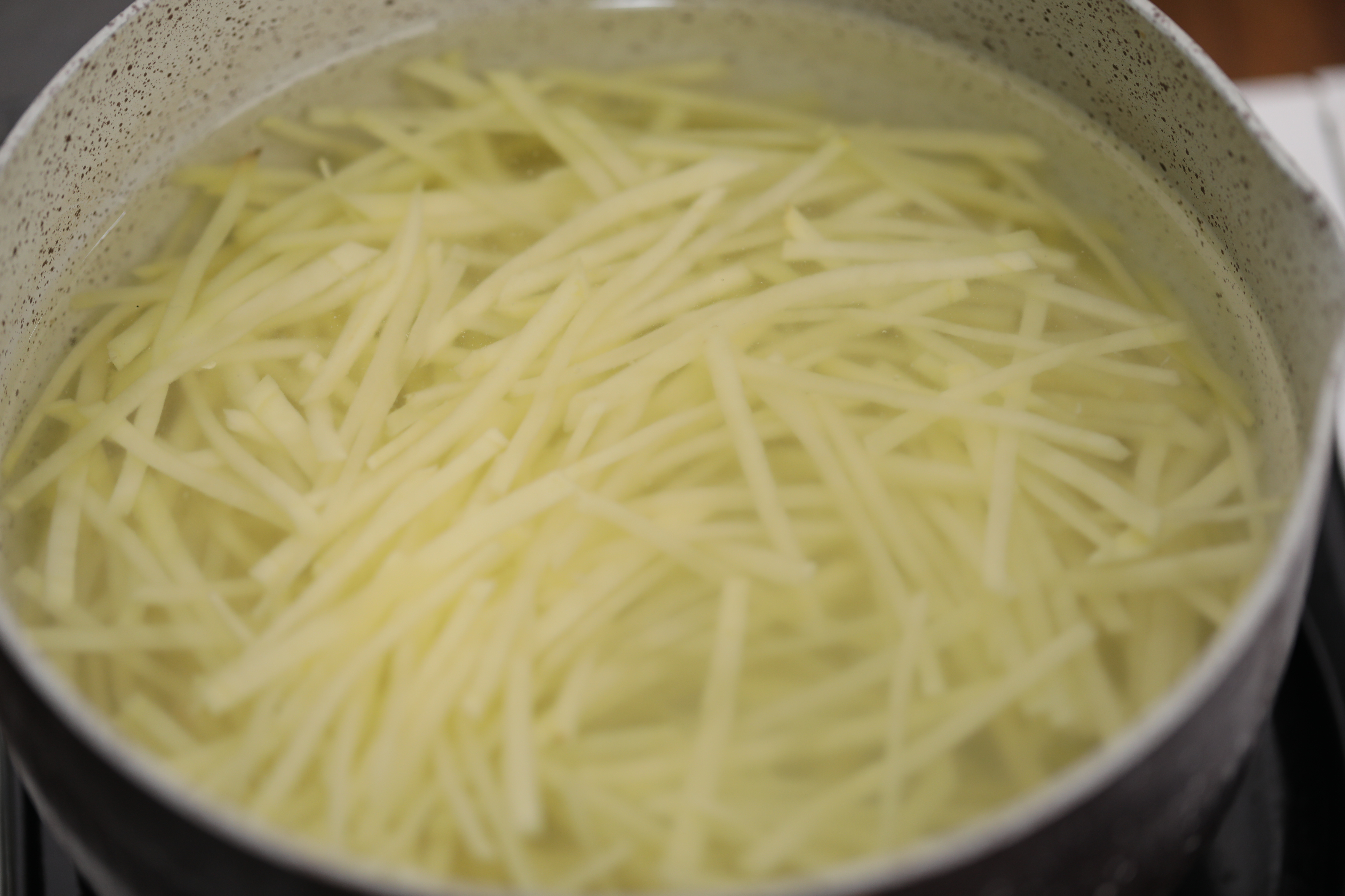从小吃到大的凉拌酸辣土豆丝❗️爽脆开胃❗️的做法 步骤3