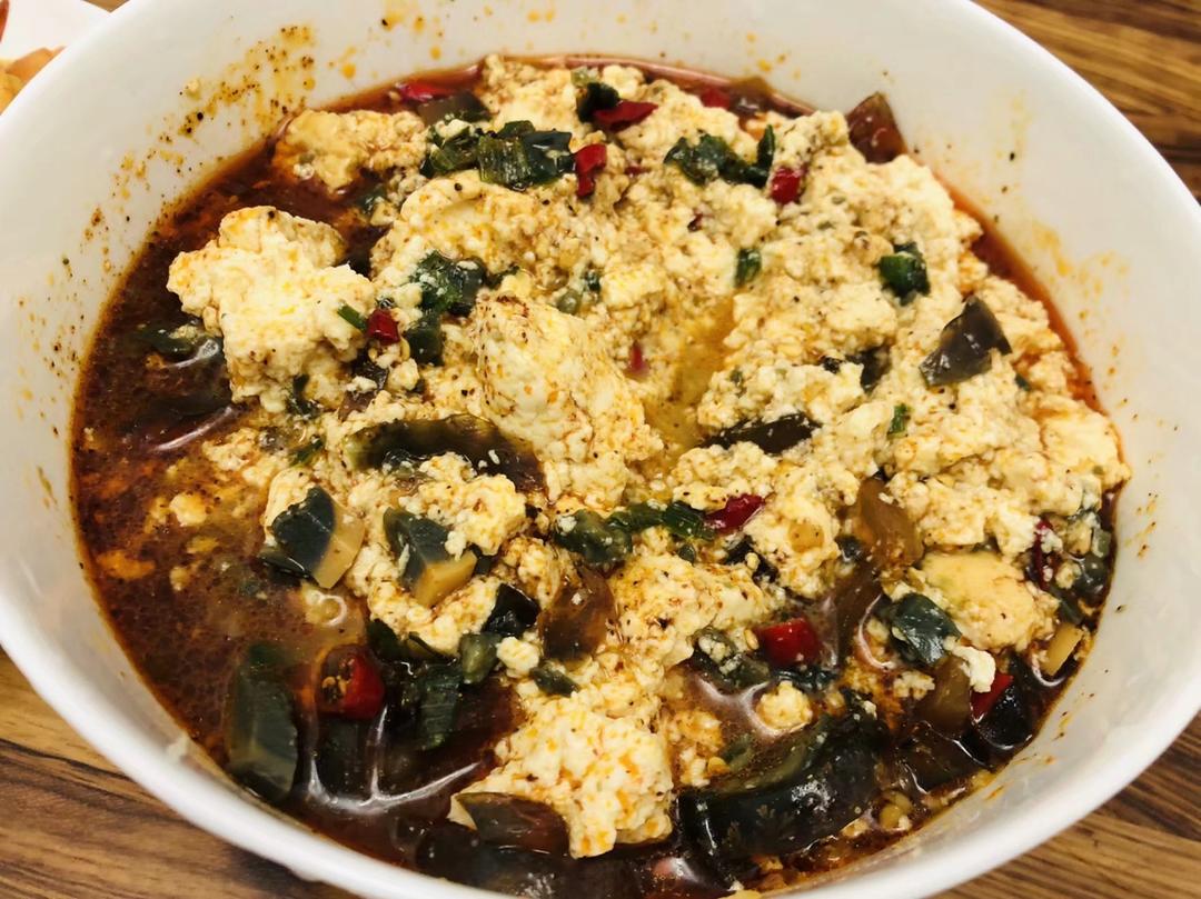 皮蛋拌豆腐