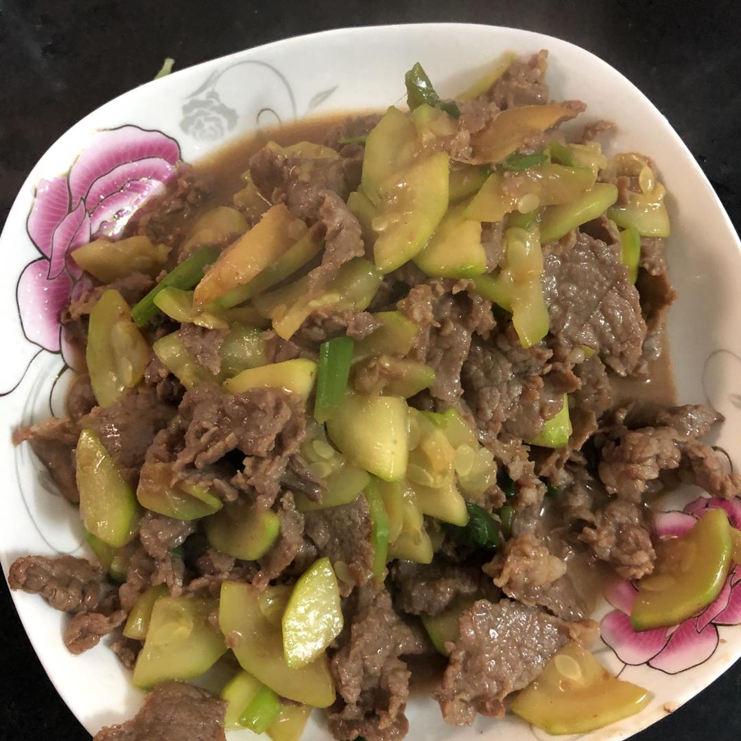 嫩牛肉炒西葫芦