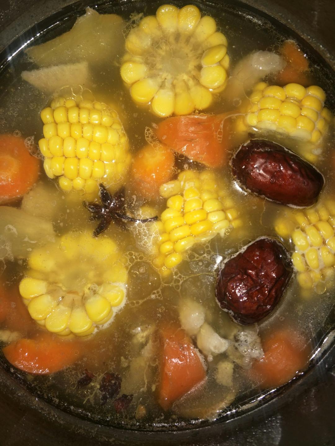 胡萝卜玉米鸡汤