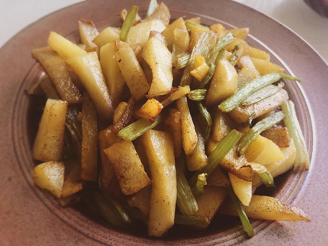 土豆炒芹菜