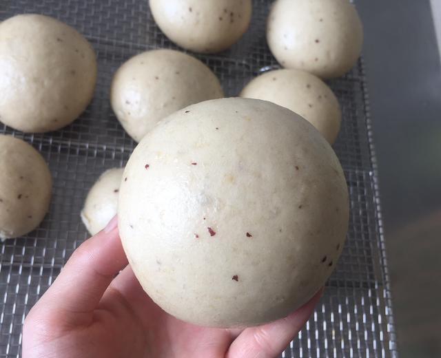 红枣银耳桂圆馒头~的做法