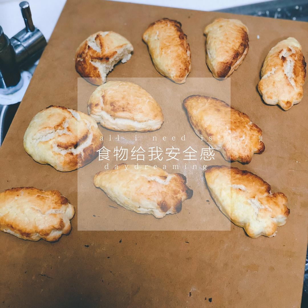 【视频】3分钟 奶油司康Scone(可能是世界上最快手的司康) 消耗淡奶油～