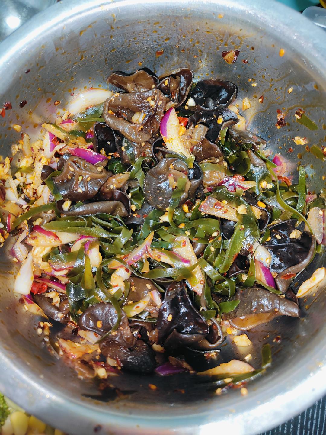 凉拌洋葱木耳–通血管开胃快手凉菜