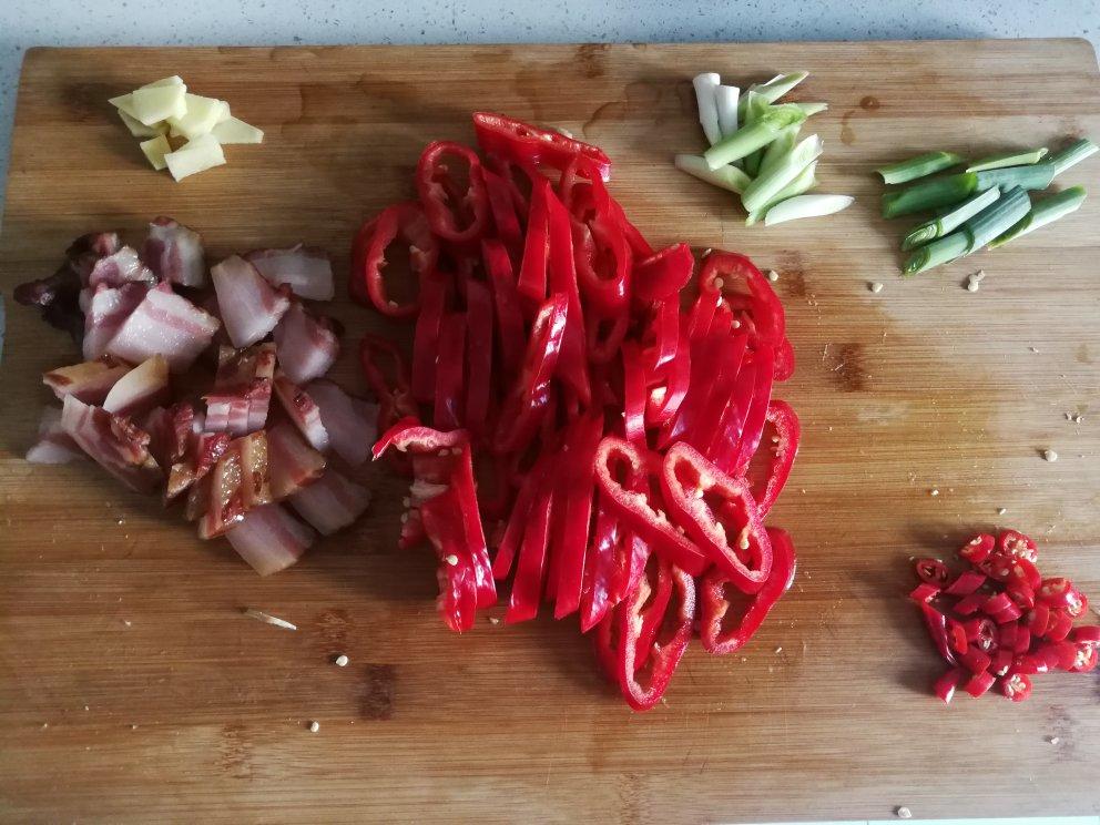 咸香下饭，青椒蒜苗炒腊肉