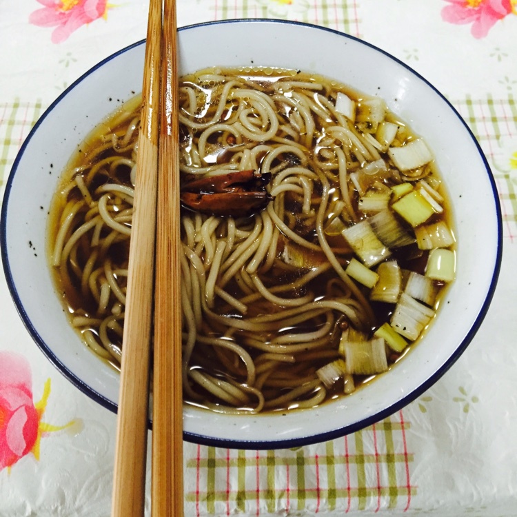 超级无敌美味懒人酸汤麻辣面（十分钟搞定色香味俱全）