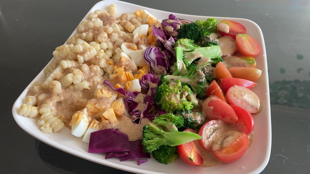 简单又好吃到哭的蔬菜沙拉（减肥低脂）