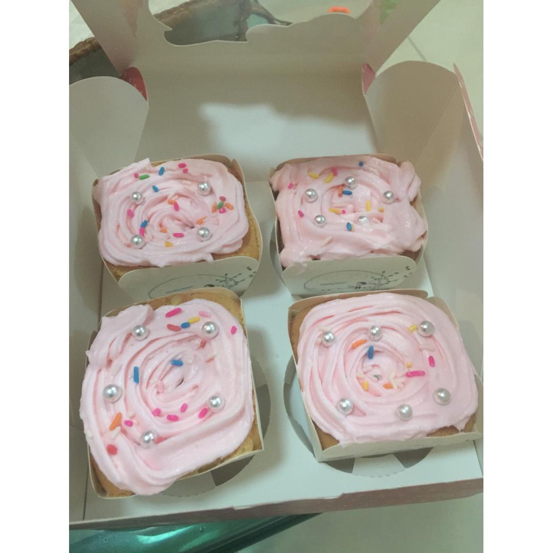 鲜奶油戚风杯子蛋糕（纸杯蛋糕）