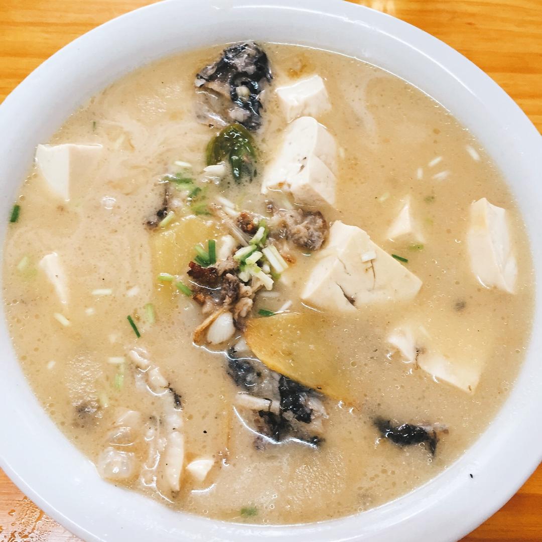 鲫鱼豆腐汤