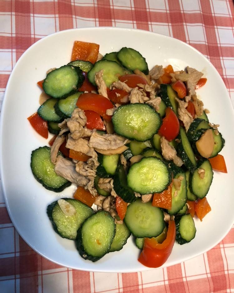 厨师长教你：“脆青瓜炒肉”的家常做法，爽脆的口感另一番感受