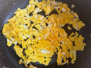 清爽下饭菜：外婆菜豇豆炒蛋的做法 步骤1