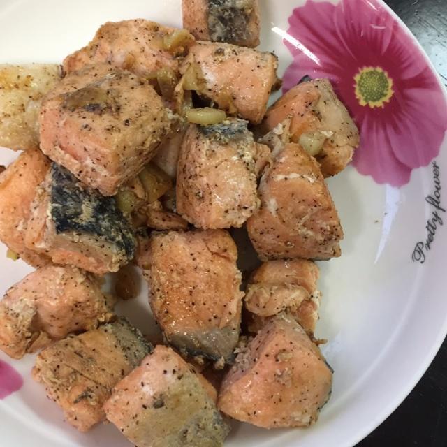 香煎三文鱼（蒜香口味）