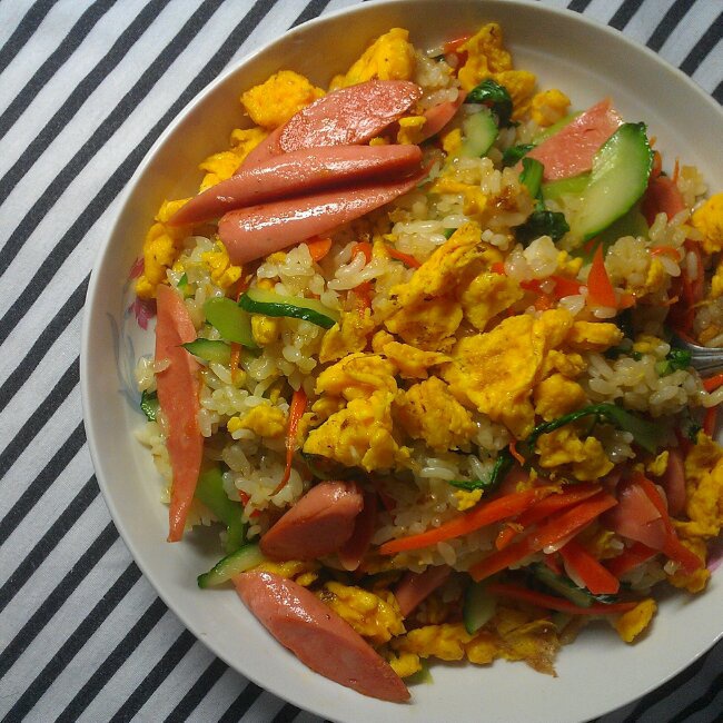 时蔬火腿炒饭配煎火腿，蛋饼