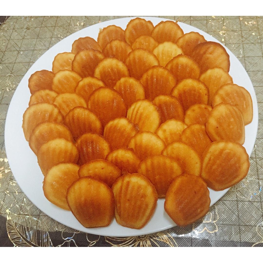 玛德琳（蓝带方）