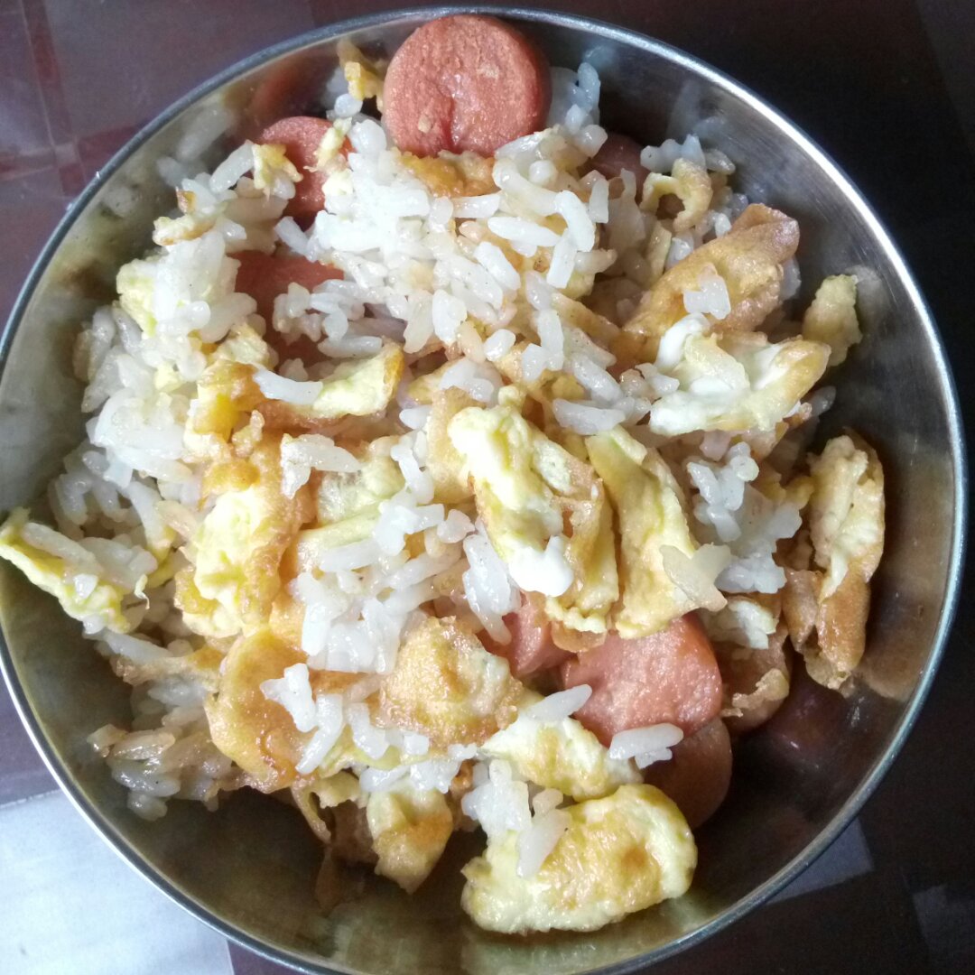 朴素的鸡蛋火腿炒饭