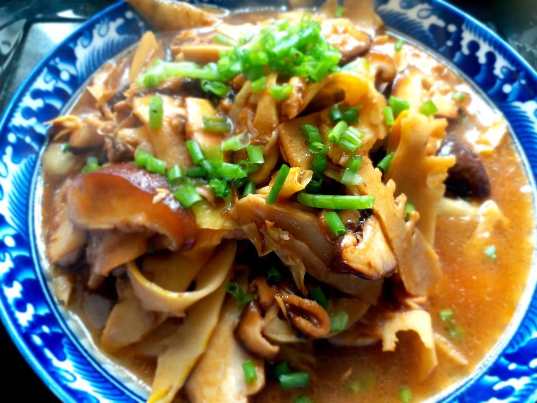 鲜笋烧香菇（勾氏私房菜）