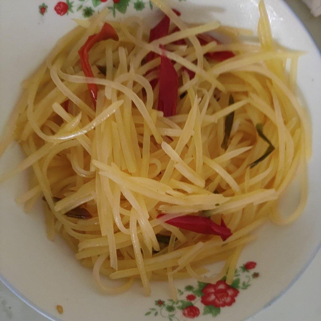 酸辣土豆丝的家常做法 超级下饭