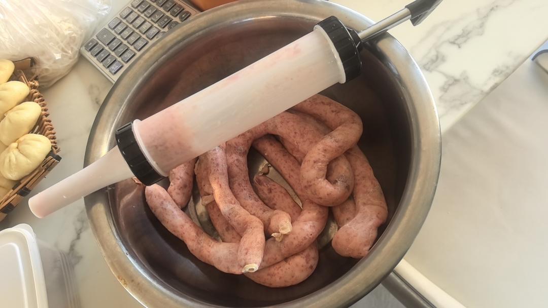 实验多次味道终于满意了～黑椒脆皮烤肠