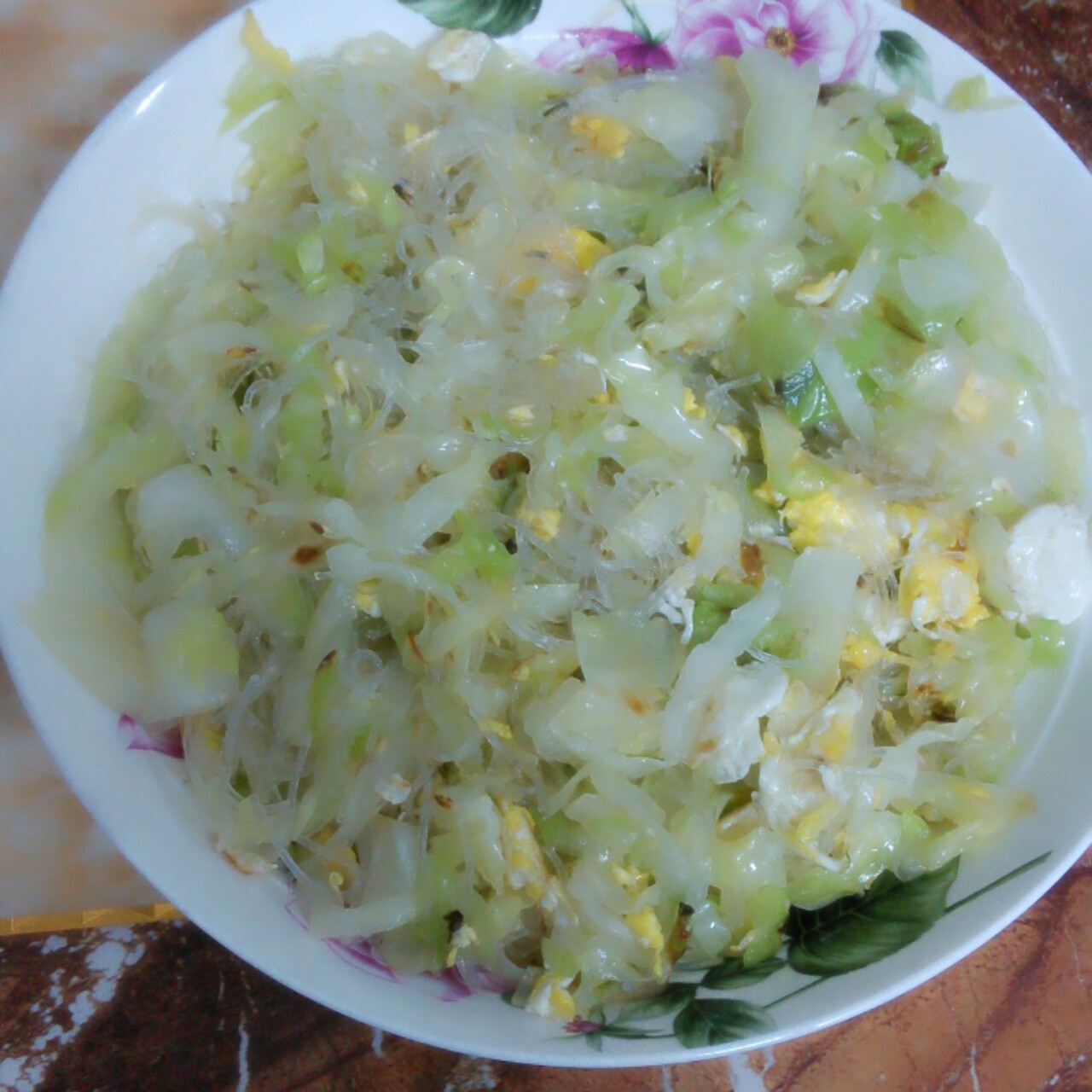 包菜粉丝炒鸡蛋