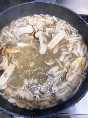 松茸菌菇蛋花汤（半小时快手菜）的做法 步骤4