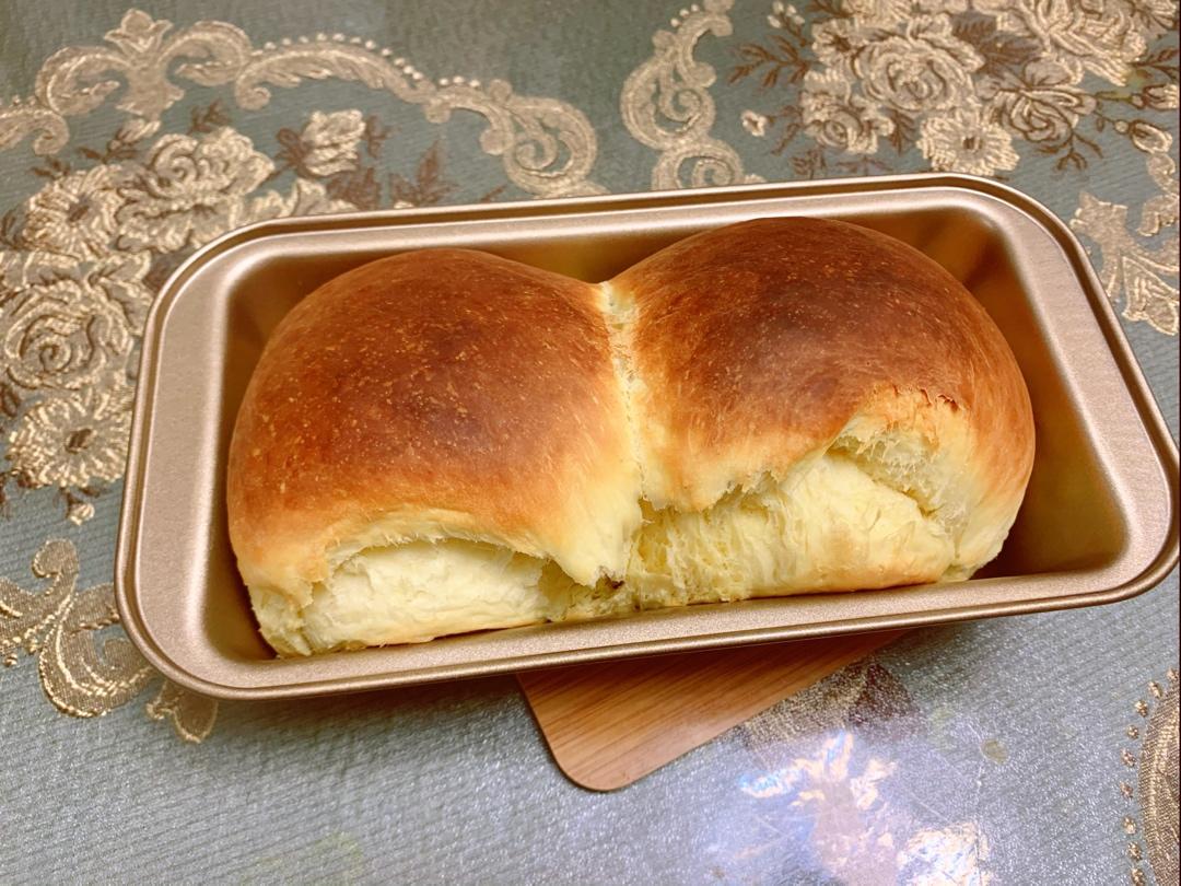 用烤箱自己做面包--手工牛奶吐司面包
