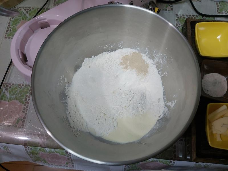 纯奶手撕吐司的做法 步骤1