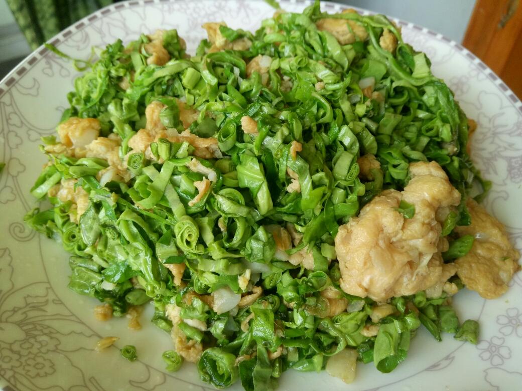 荷叶炒鸡蛋的做法