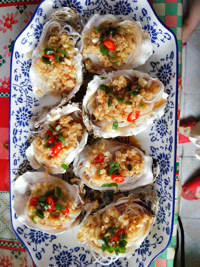 夏日必备—蒜蓉粉丝烤生蚝的做法