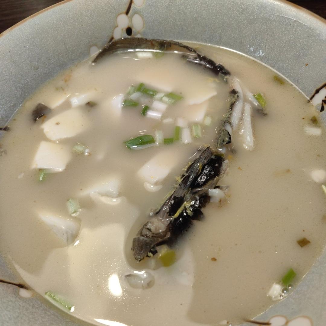鲜掉眉毛的->昂刺鱼豆腐汤
