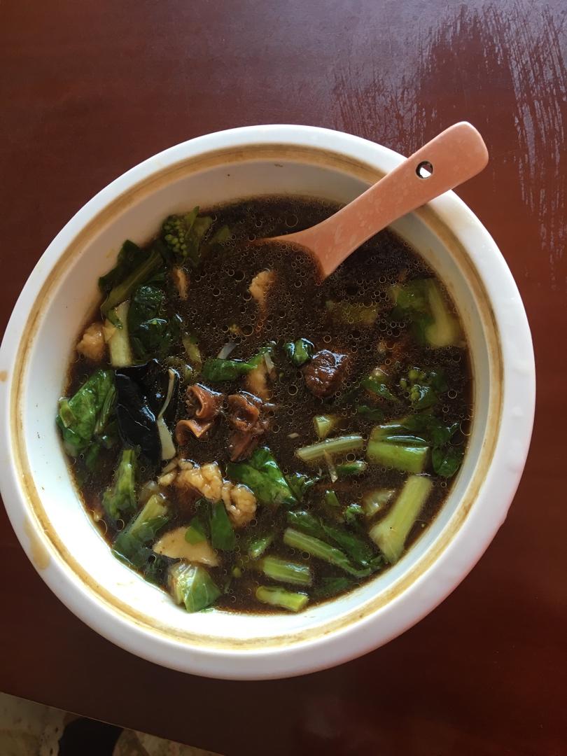 不用揉面就能吃的美味面食——西红柿小鱼面疙瘩