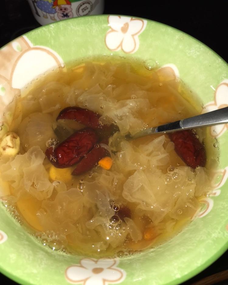 红枣银耳莲子羹