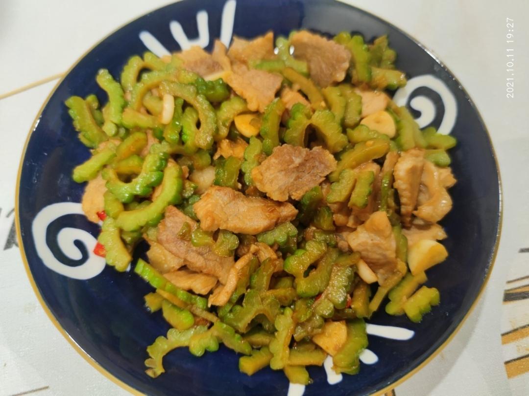 苦瓜炒肉 苦瓜这样做去除大半苦味