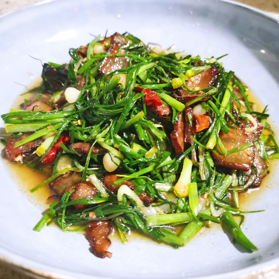 韭菜叶(野葱)炒腊肉