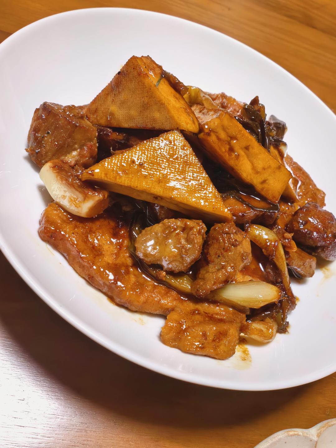 狂炫三大碗的卤肉饭