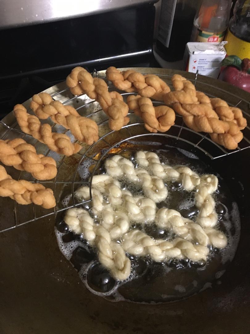 酥脆咸味小麻花