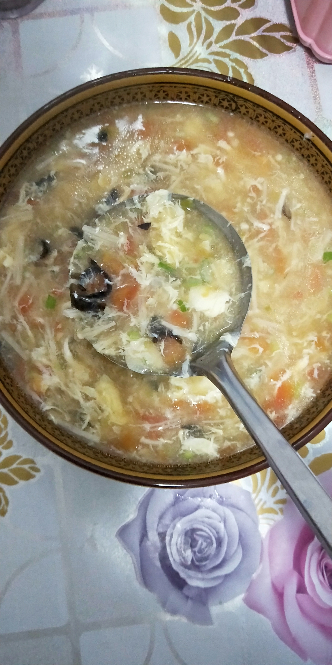 金针菇木耳西红柿素菜汤