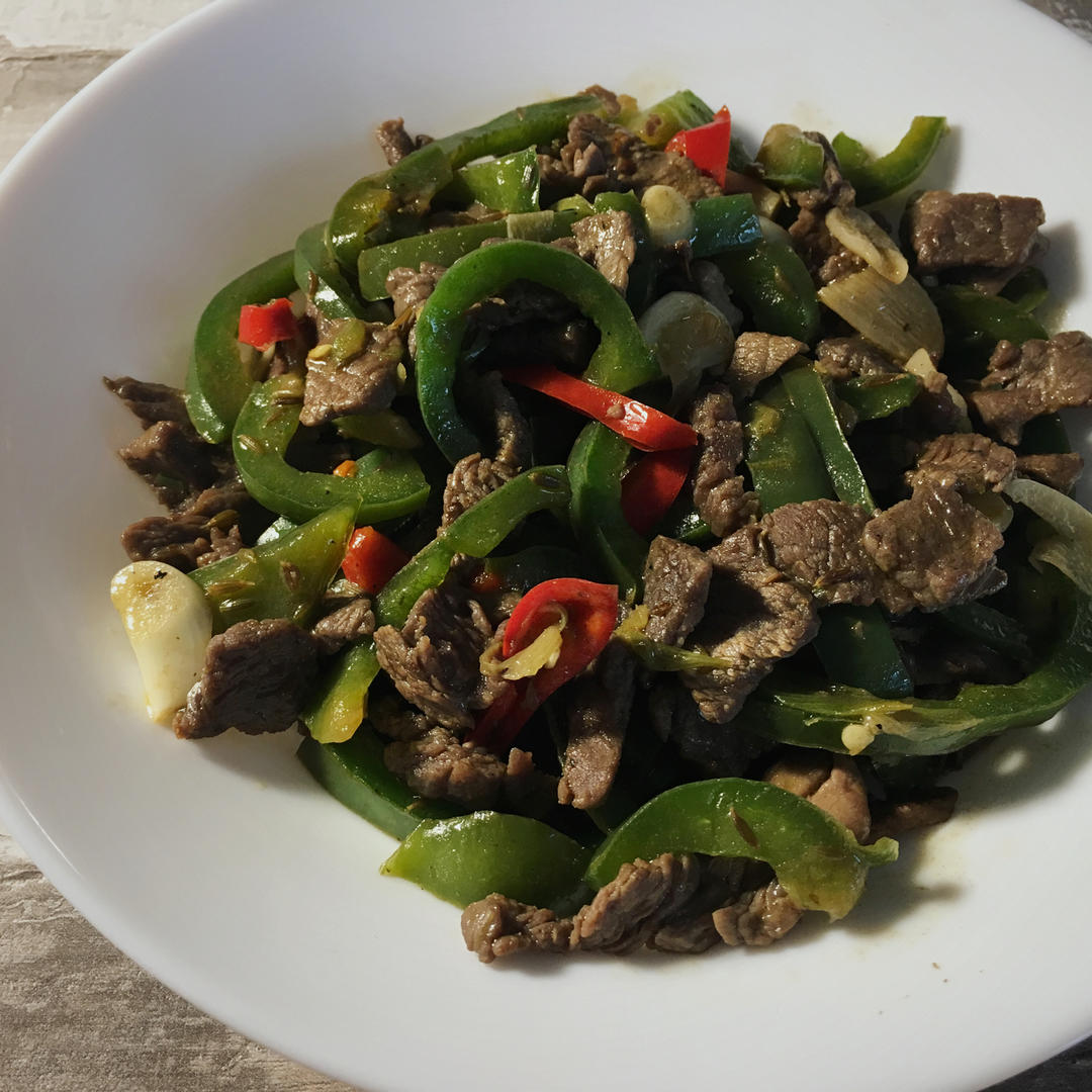 孜然牛肉炒青椒