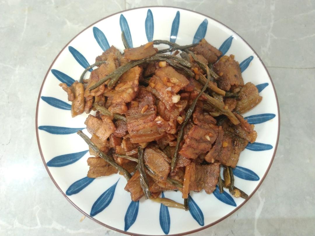 这个干豆角烧五花肉，真的太太太费米饭了🤣
