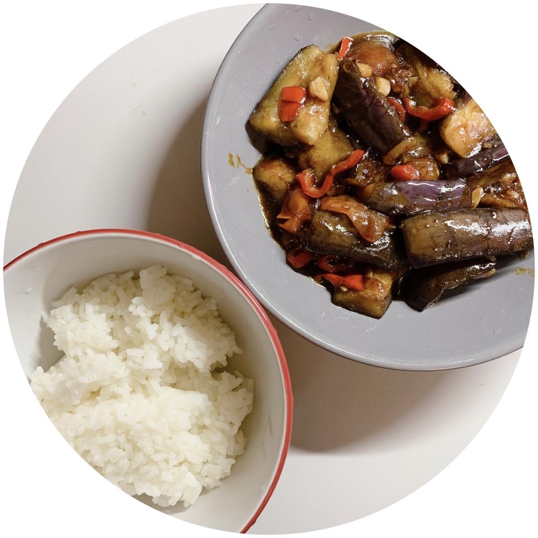 红烧茄子（佐西红柿尖椒）