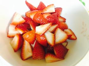 夏天一碗草莓酱（快手版）的做法 步骤2