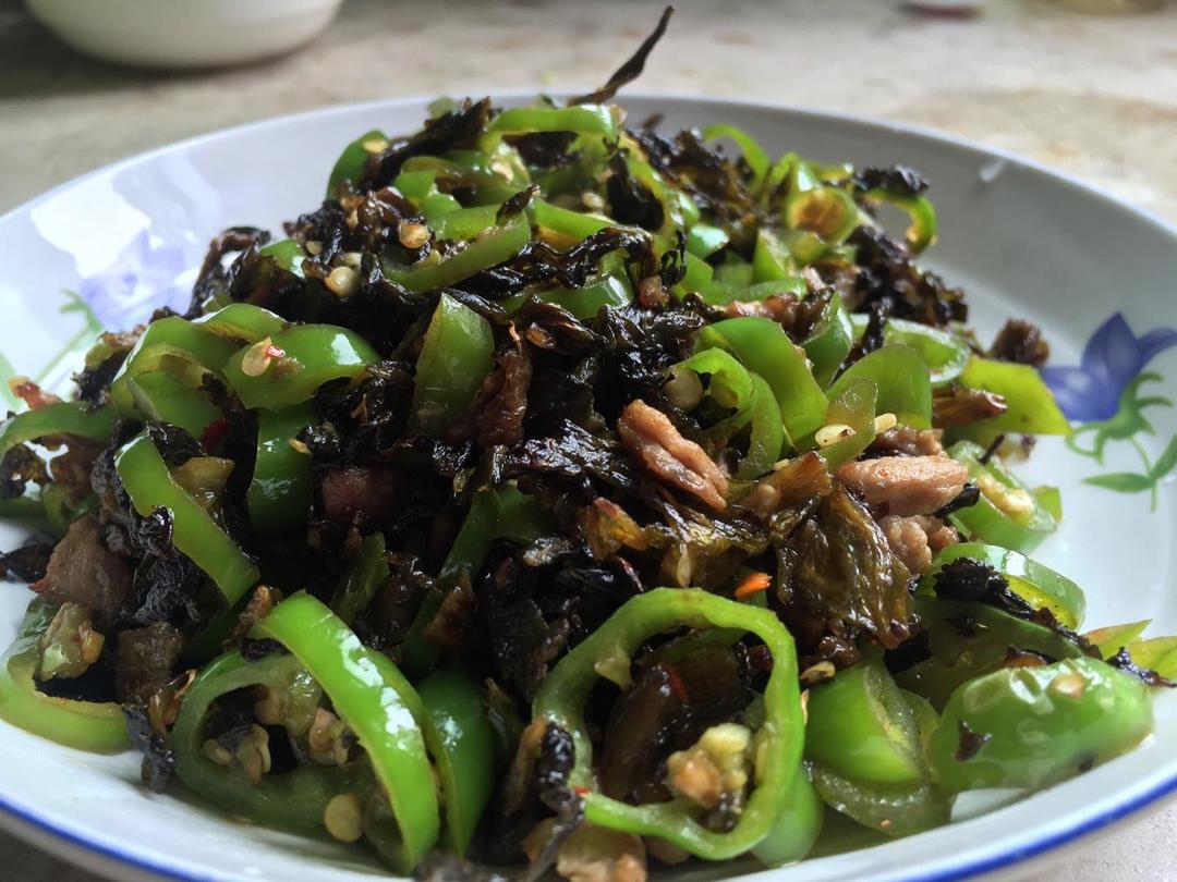 回忆小时候妈妈炒的梅干菜辣椒特好吃.