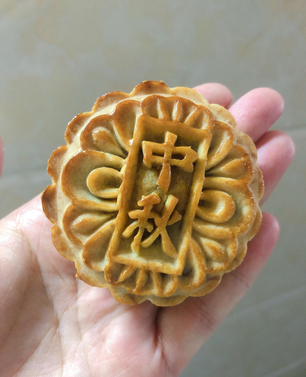 广式豆沙蛋黄月饼（步骤超详细，新手适用）