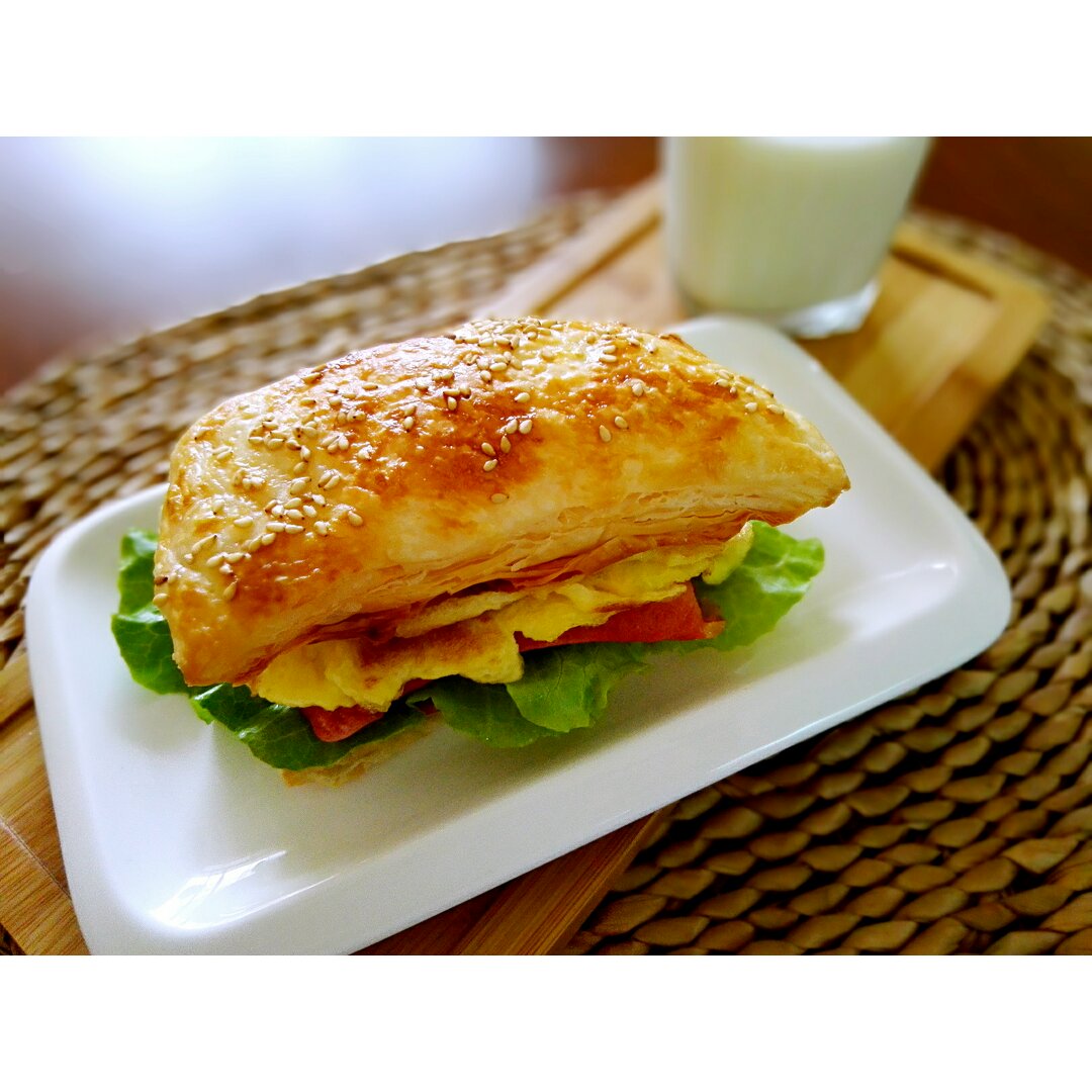 端舞有点儿欠做的培根蛋法风烧饼