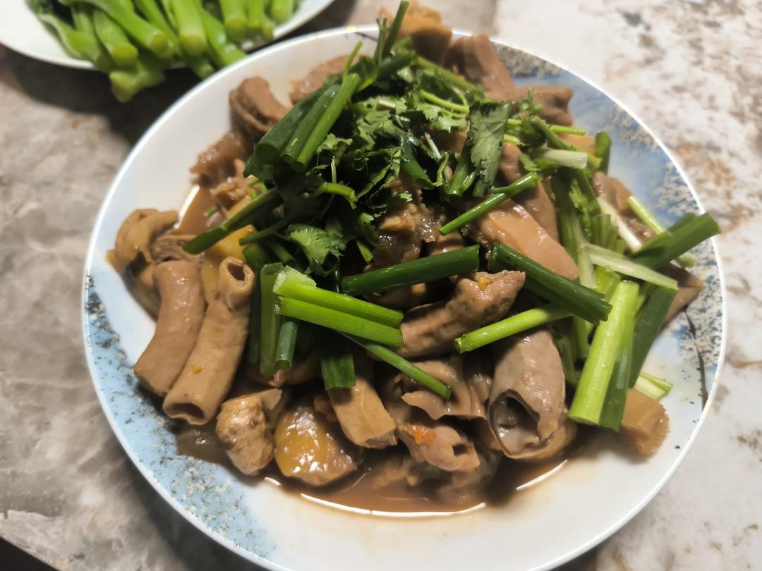 广式萝卜牛杂煲