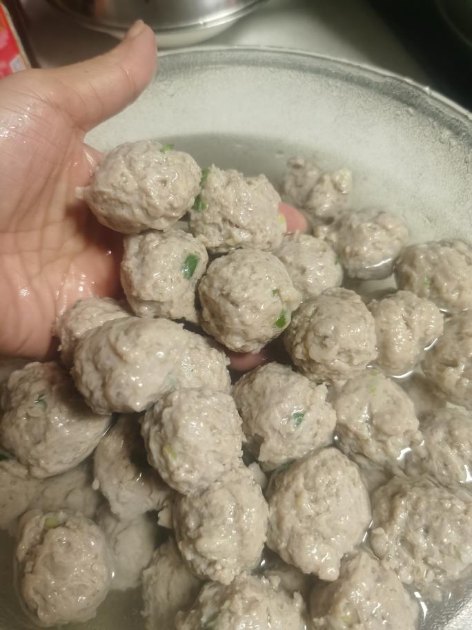 猪肉丸子馅的做法和配料(水汆丸子的做法猪肉水汆丸子)